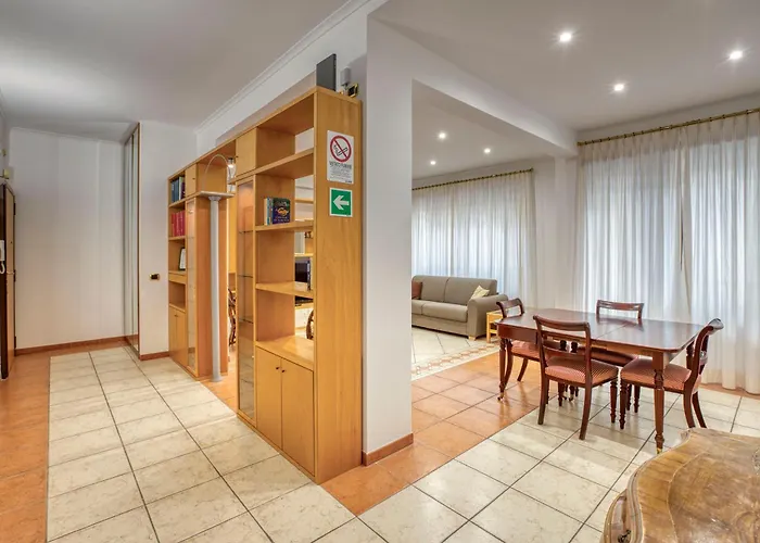 Dimora Savorelli, Ampio Zona Vaticano Apartment Rom
